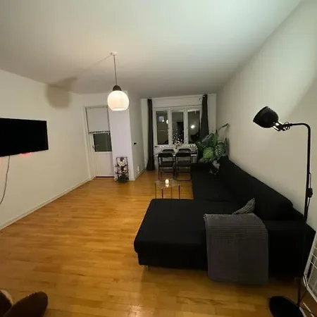 Pretty For 6 Guests