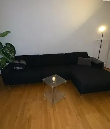 Pretty For 6 Guests